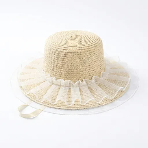 Pale straw-style hat with an ivory frill